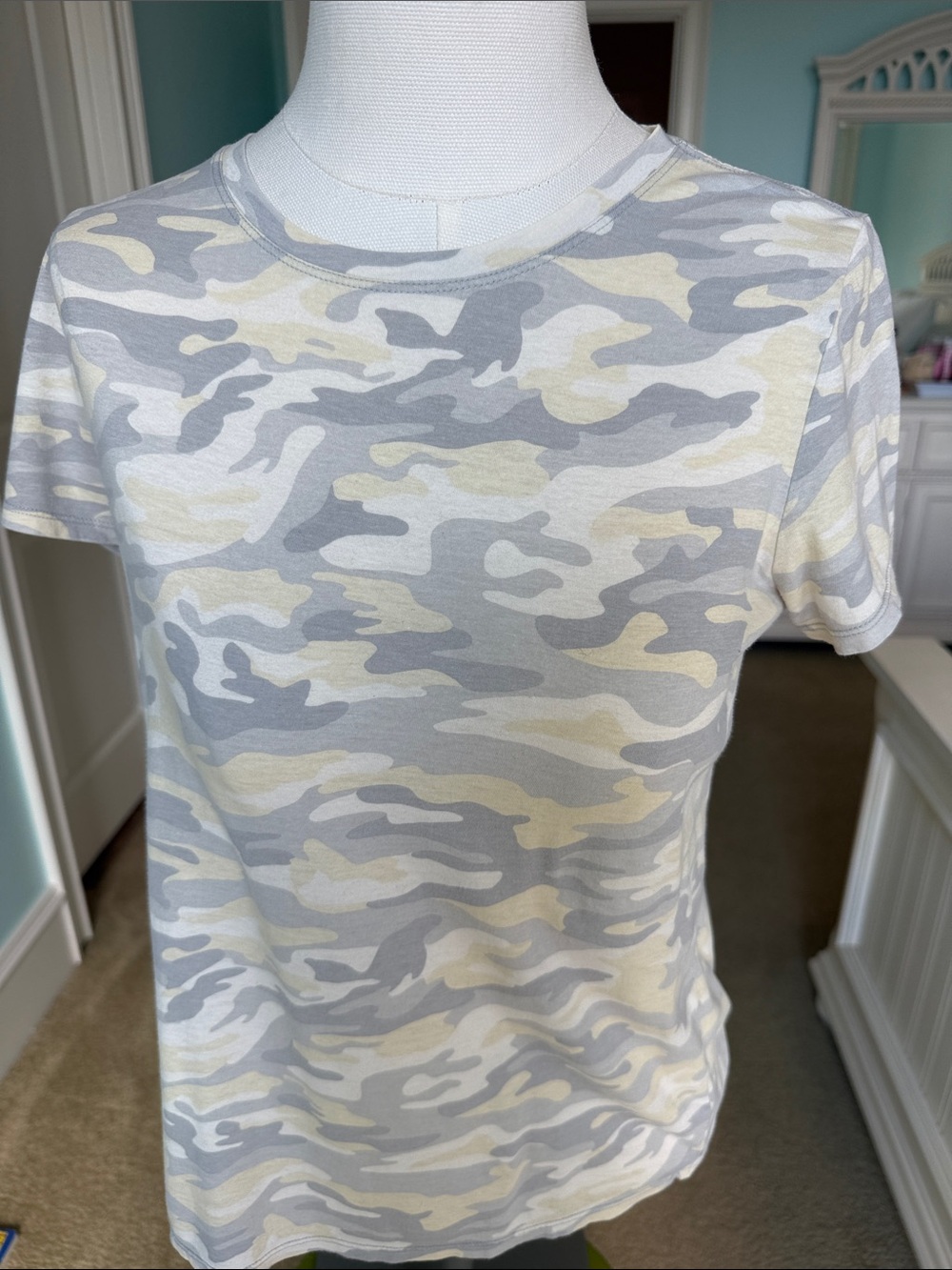 GAP for Good Gray and Cream Camouflage Tee size M, short sleeve